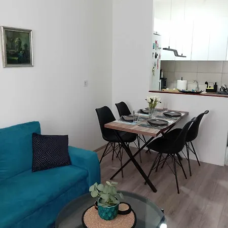 Sunny Apartment *